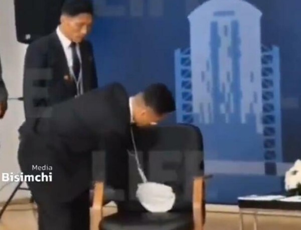 Обезбедувањето на Ким Џонг Ун се плаши лидерот да не го отријат па ги брише и столиците