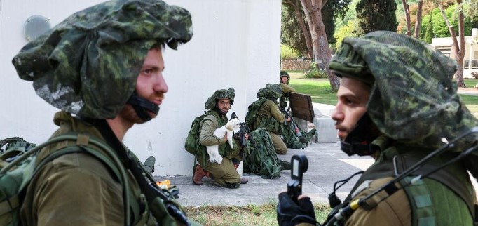 Знаете ли зошто израелските војници ги покриваат шлемовите?