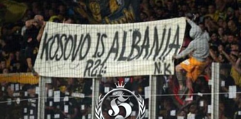 Албанска провокација: Навивачи на АЕК поставија транспарент „Косово е Албанија“