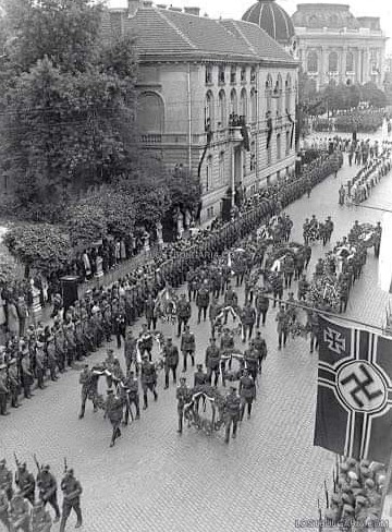 Цар Борис бил испратен со нацистички знамиња (ФОТО)