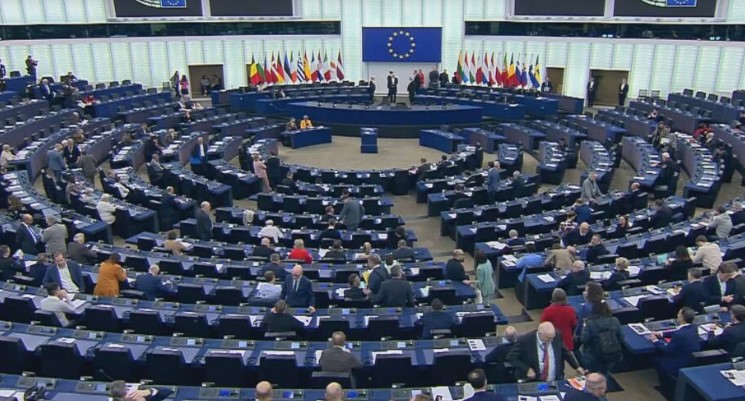Плата 10.000 евра, бонуси, привилегии: Еве зошто политичарите се „тепаат“ да бидат пратеници во Европскиот парламент