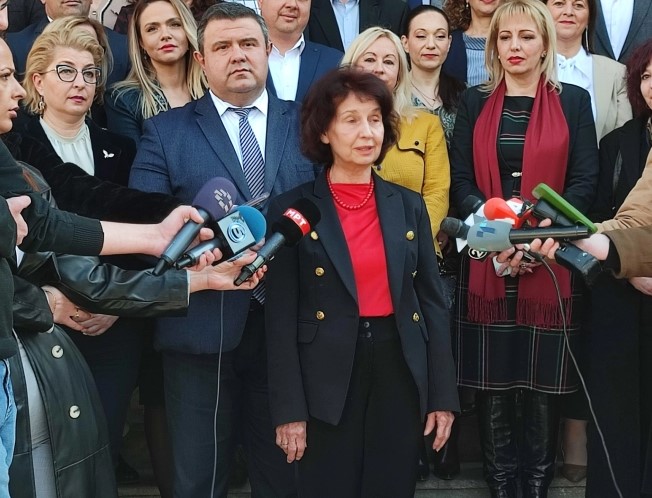 Време е за женска димензија во политиката, рече Силјановска- Давкова, објавувајќи ја претседателската кандидатура