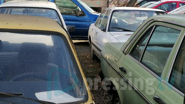 Никој во Скопје не е надлежен да ги крене хаварисаните возила (ФОТО)