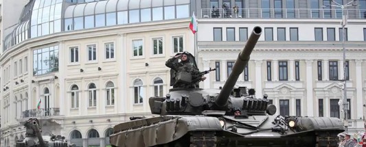 За да не ги фрли: Бугарија и дава на Украина тенкови стари 40 години