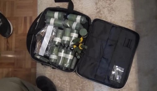 Вака изгледа опрема на албански платен убиец (ФОТО)