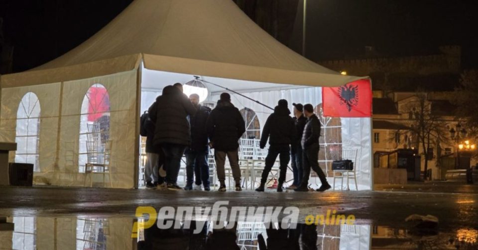 Паѓа ли Законот за јазици на Уставен?