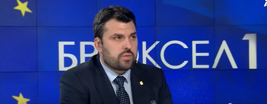 Тоа е како кога глушецот го задева лавот