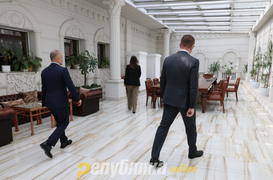 Филипче сака лидерска средба колку да се најде во муабет