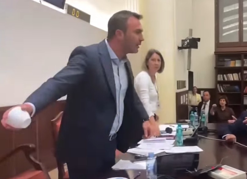 Ало Обвинителство, командант „филџани“ повикува на војна