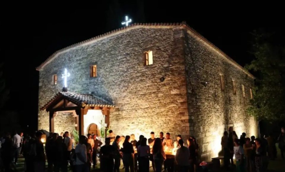 Црквата во Албанија ги собра Македонците во Албанија (ФОТО)