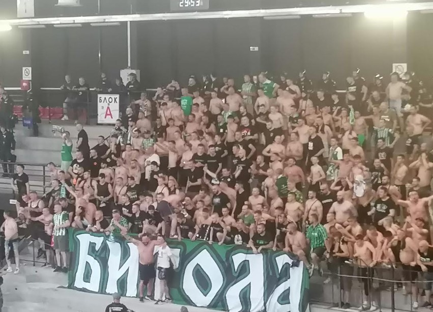 Чкембарите и играчите заедно ја слават титулата (ФОТО)