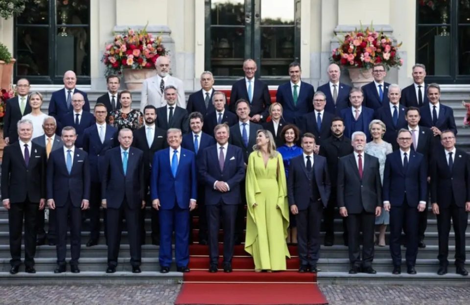 Самит на НАТО: Претседателката Сиљановска на вечерва на која беше и Трамп