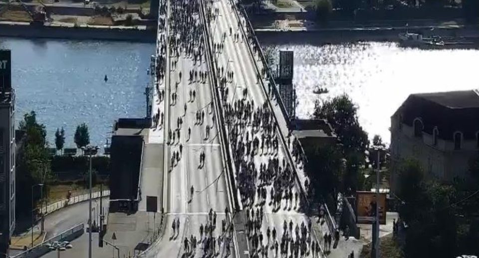 Протестите во Белград „издишаа“, само 36.000 на улиците