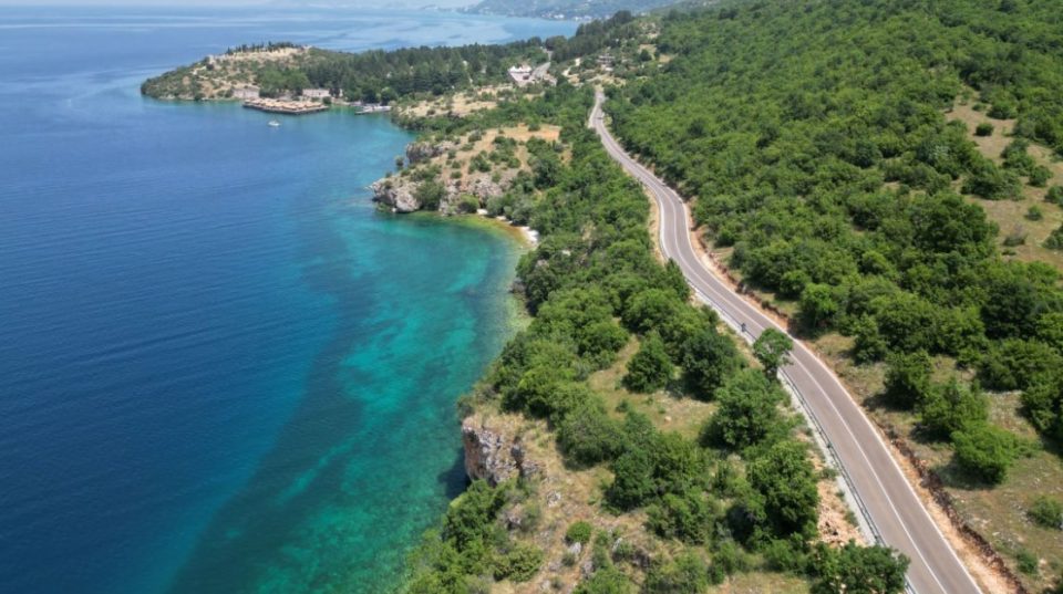 Еве како изгледа новиот пат од Охрид за Св.Наум