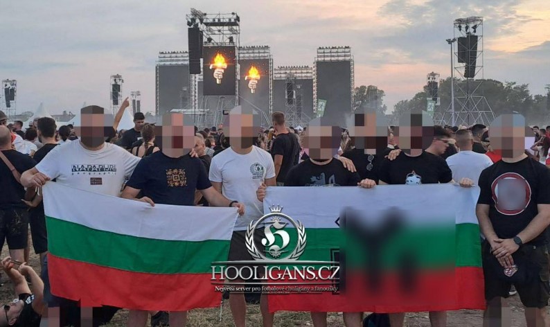 Усташите и Бугарите се вековни пријатели: Навивачи на Левски му дадоа поддршка на  Томпсон на концертот во Загреб