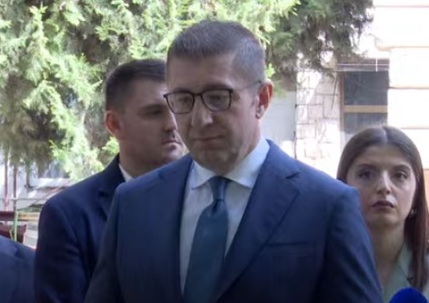 Мицкоски: Бруто и нето просечната плата растат за повеќе од 11 проценти