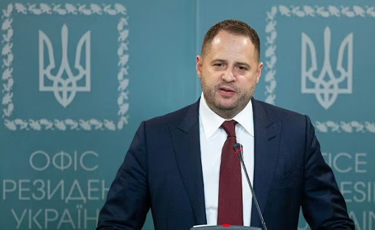 Не е Зеленски: Овој човек вистински владее со Украина (ФОТО)