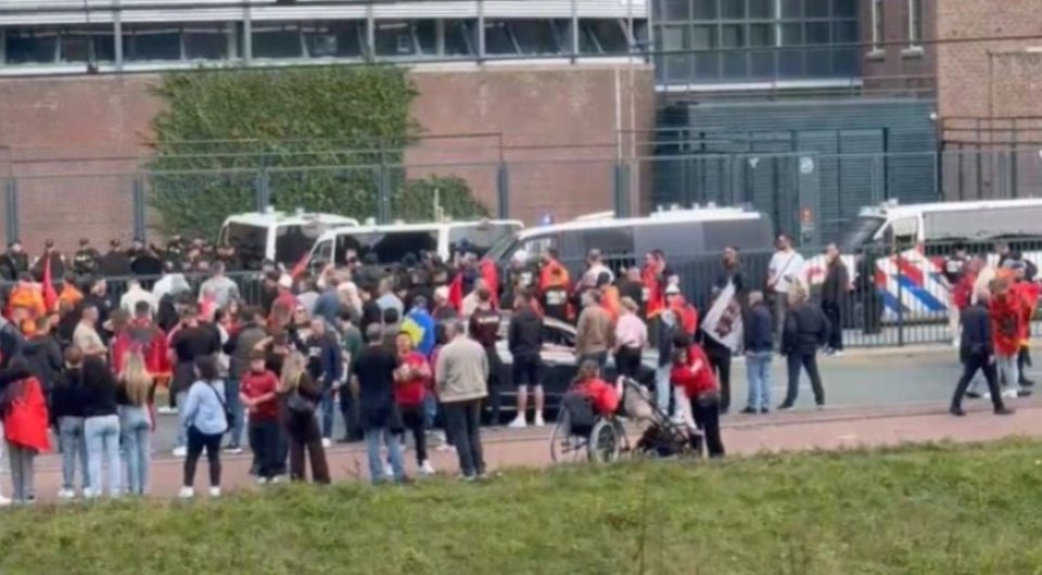 Рама со срцето и мислите е во Хаг на протестот за поддршка на УЧК