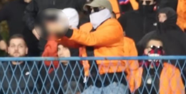 Toрцида испука ракета од трибините (ФОТО)