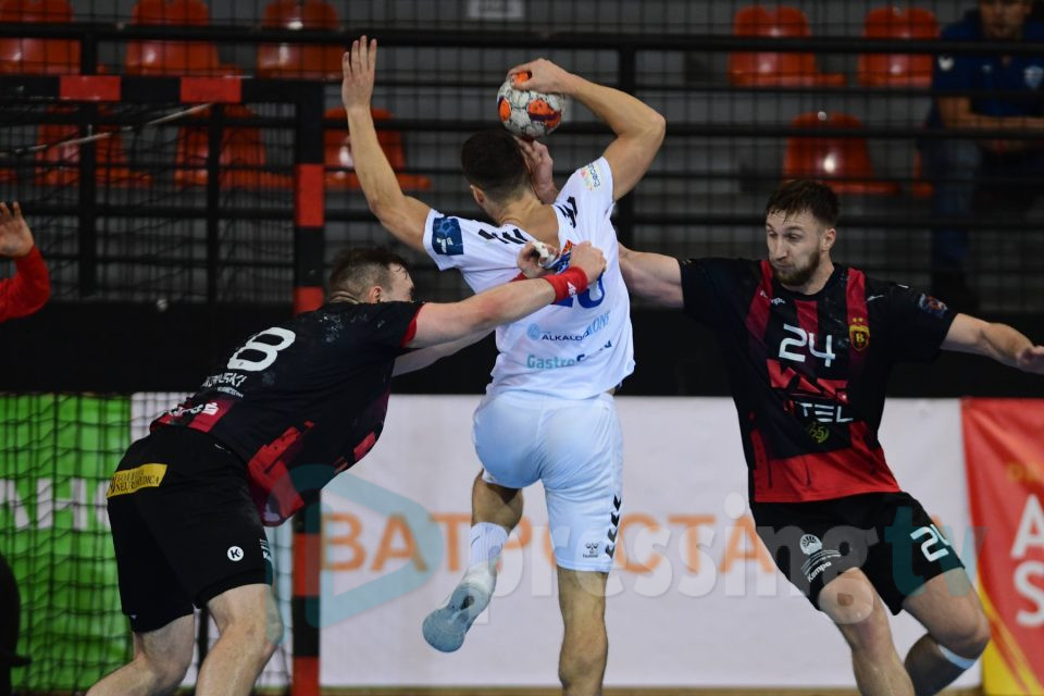 Вардар го сомле и Алкалоид (ФОТО)