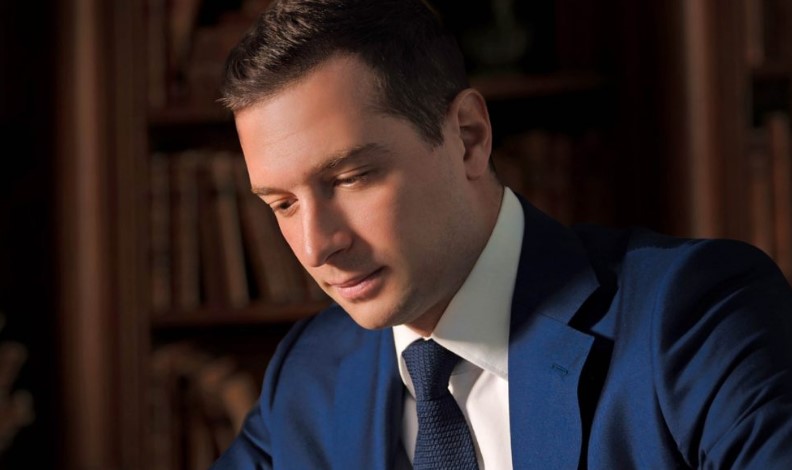 Дали овој убавец е идниот претседател на Франција?