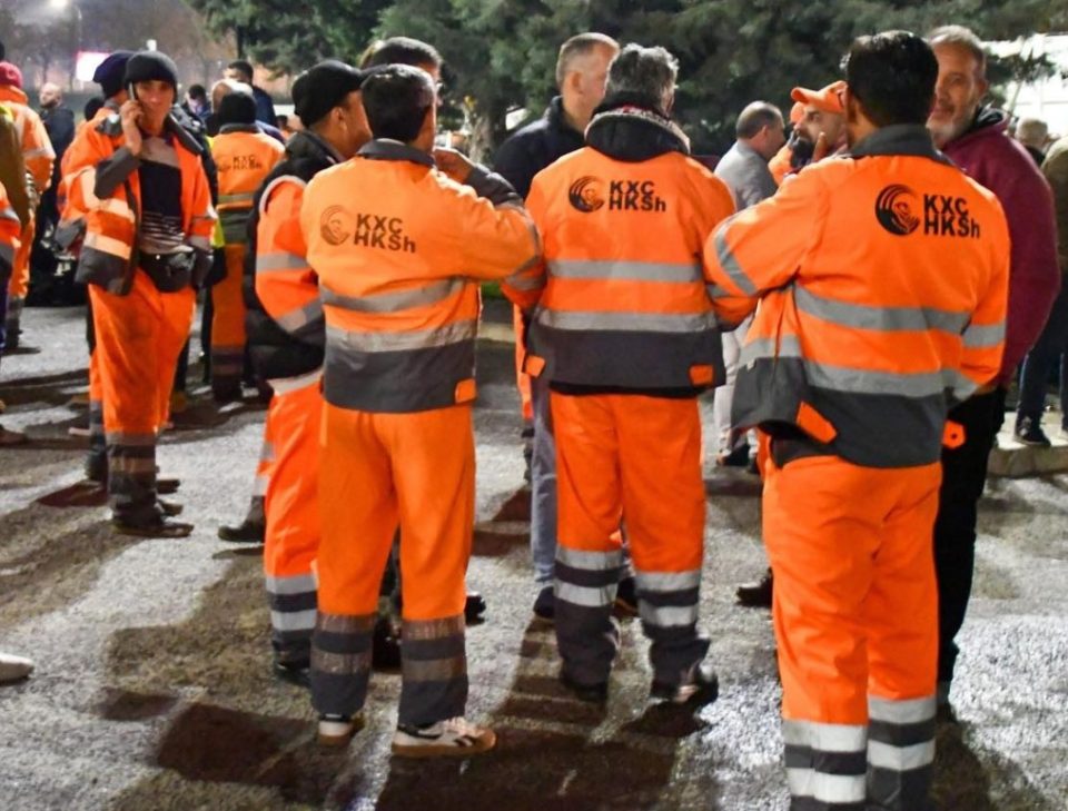 Во Скопје заигра метлата, опозицијата ќе го гушка ѓубрето како ГТЦ