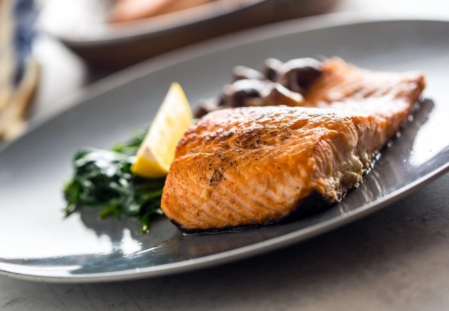 Предлог за „евтин“ ручек во петок: Печен лосос во меден сос