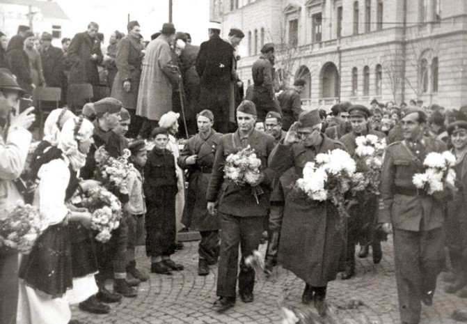 Генералот Апостолски сведочи како е ослободено Скопје од фашистичкиот окупатор