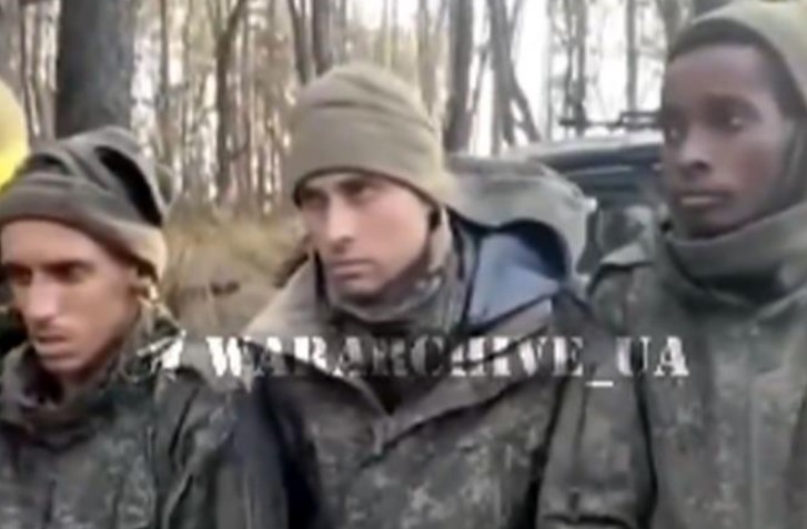 Како Украинците ги тепаат Русите: Ги врзувааат со селотејп па ги удираат