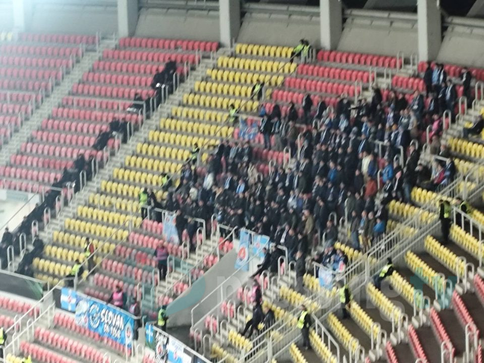 Хулиганите од Словачка во Скопје мирни како дечиња (ФОТО)