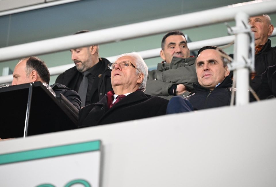 Касами ја бодри Шкендија, на меч на македонската репрезентација не е виден никогаш (ФОТО)