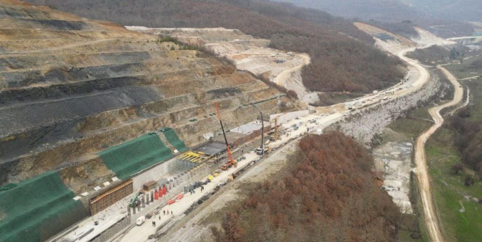 Николоски: Со сложени инженерски зафати кои првпат се користат во регионот, ќе го доизградиме автопатот Охрид – Кичево