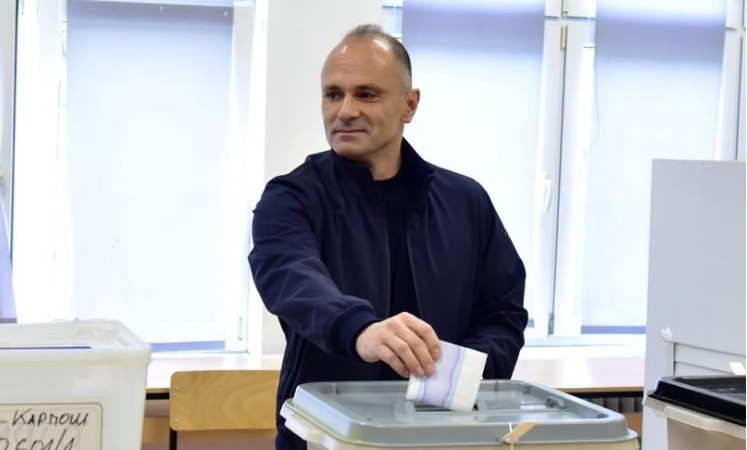 Филипче пак се „закача“ со медиумите, а бара и избори