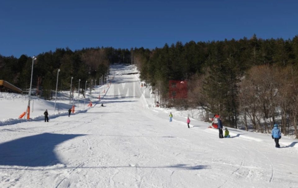 Дојдете во Михајлово, се подготвува ски патеката
