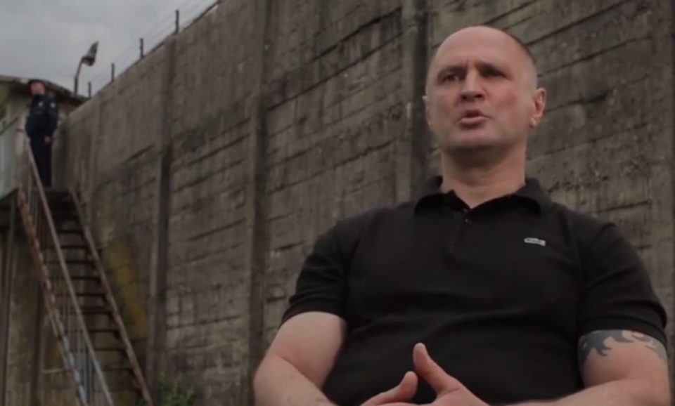 Kaко на филм: Црногорскиот Пинк Пантер ограби златара во Сент Тропе пред полициска станица