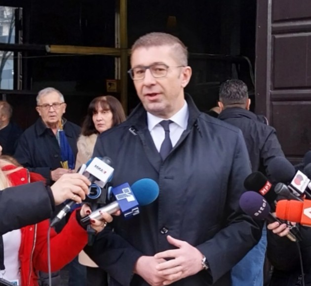 Мицкоски за Божик: Силата на државата започнува од домот, да градиме иднина за нашите деца