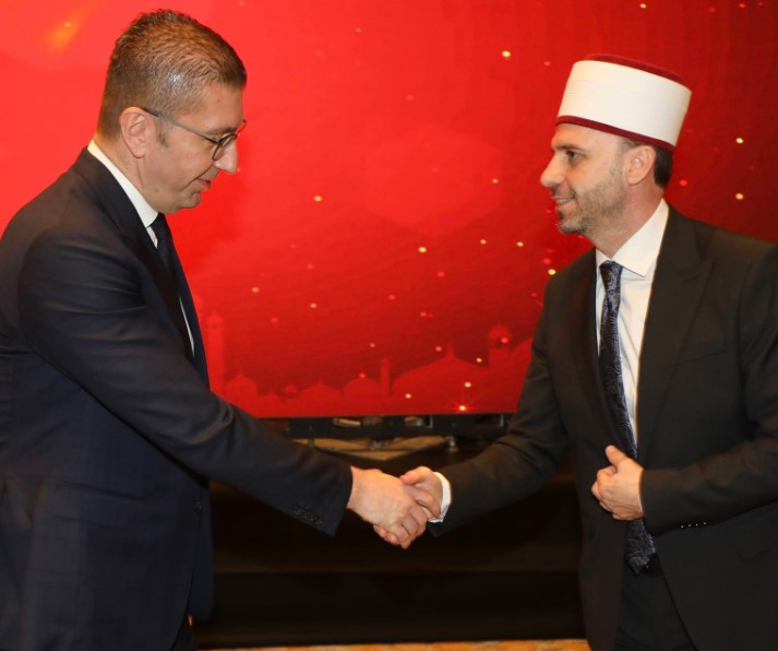 Мицкоски органиираше ифтар (ФОТО)