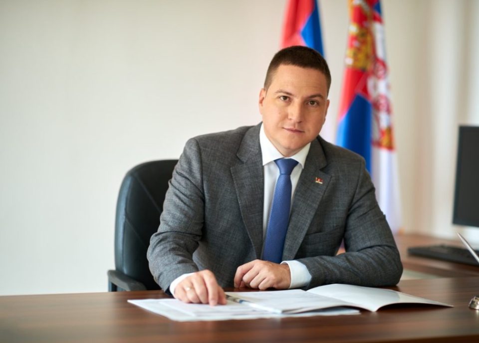 Генералниот секретар на СДСМ се сретнал со отпадник од партијата на Дачиќ?