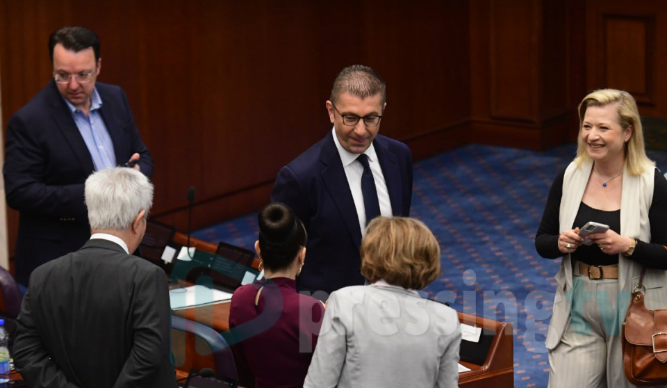 Мицкоски: Немам ништо против употребата на албанскиот јазик, дури и се обидувам да го научам