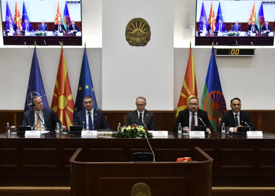 Мицкоски по повод Денот на Ромите: Ова не е ден само на зборови туку и на одлуки, нашата визија започнува со образование кое ќе биде достапно за секое ромско дете