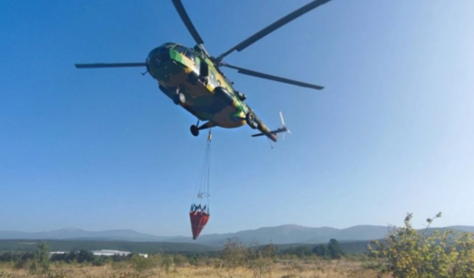 Секоја чест на Армијата и пожарникарите за гаснењето на пожарот на Пелистер (ВИДЕО)