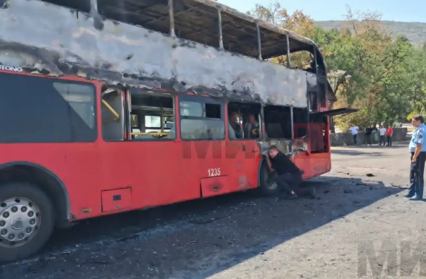 Изгоре автобус на ЈСП на Водно