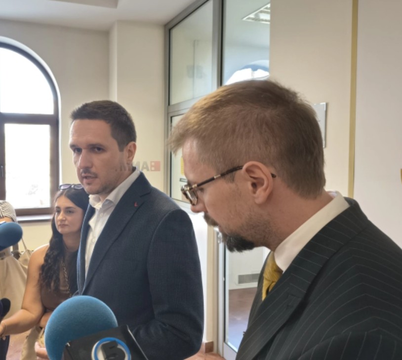 Обвинителите тврдат дека од АНБ добиле информација дека на Груби безбноста во Шутка му е загрозена