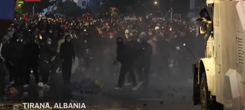 Рама се пожали дека протестите му ги организираат Иран и Русија
